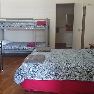 ** Hotel Bundaberg Park Australia